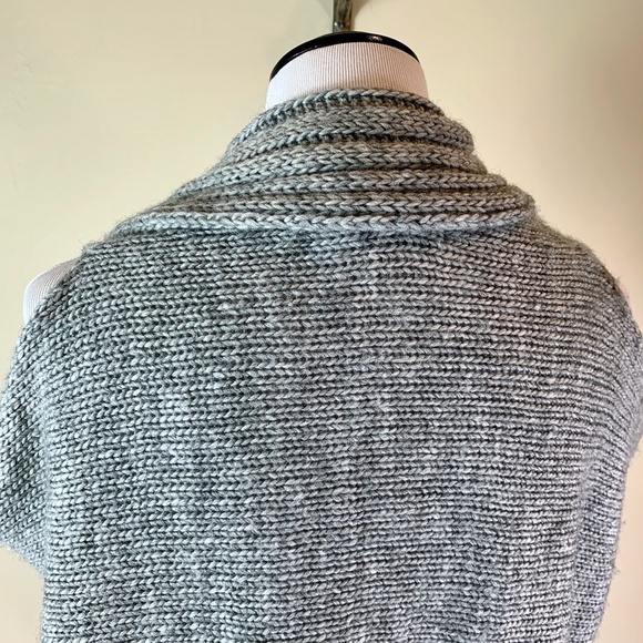 Albert Makali Open Sweater Vest - Picture 6 of 10